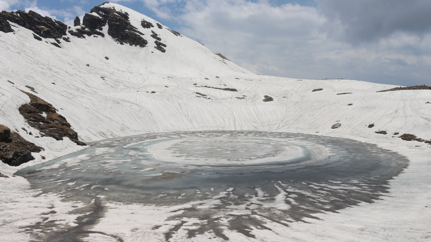 bhrigu lake trek manali NsJPvtw 1440x810